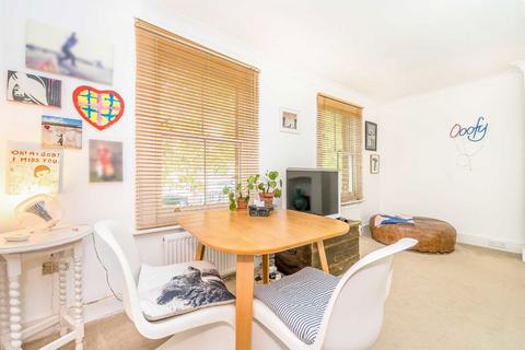 undefined, Station Road, Hampton TW12