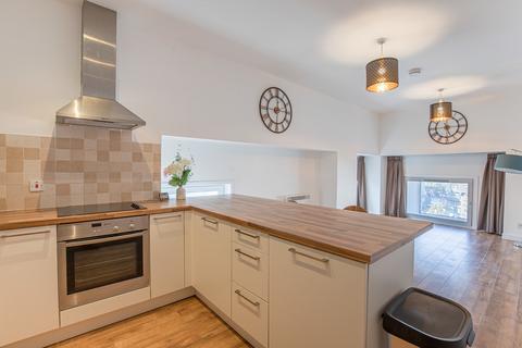 3 bedroom apartment to rent, Fraser House, Market Street