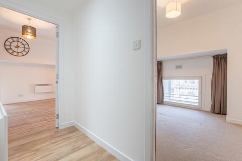 3 bedroom apartment to rent, Fraser House, Market Street