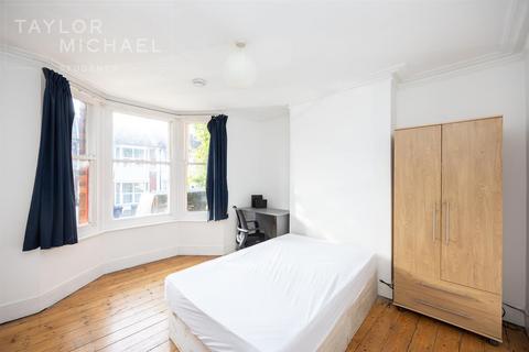 4 bedroom terraced house to rent, Riley Road, Brighton