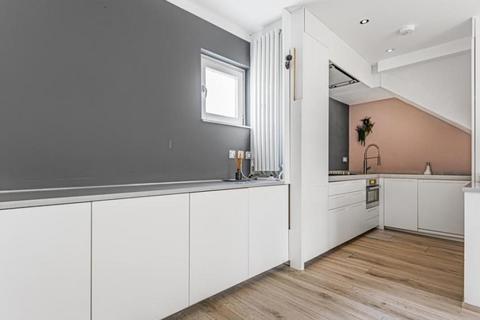 3 bedroom mews to rent, St Michael's Street, London W2