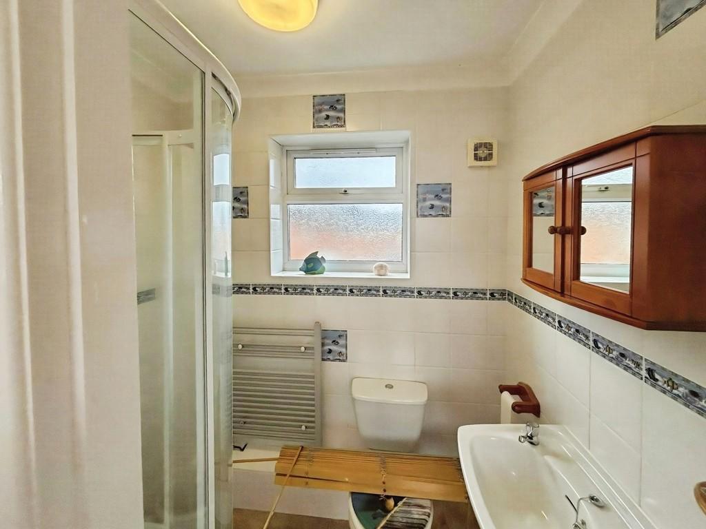 32e37594-bathroom 202