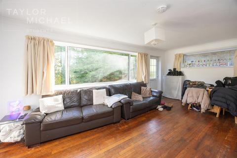 6 bedroom semi-detached house to rent, Crespin Way, Brighton