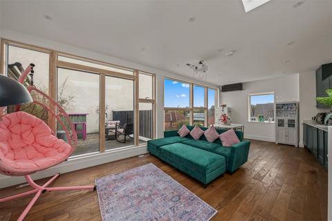 2 bedroom terraced house for sale, Walnut Tree Close, Guildford