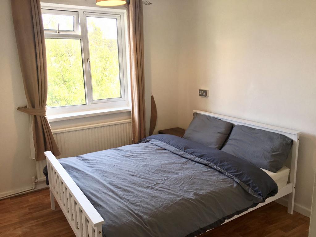 Bedroom 1 (3).jpg