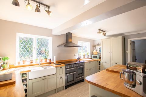 2 bedroom detached house for sale, Chestnut Road, Mollington, OX17