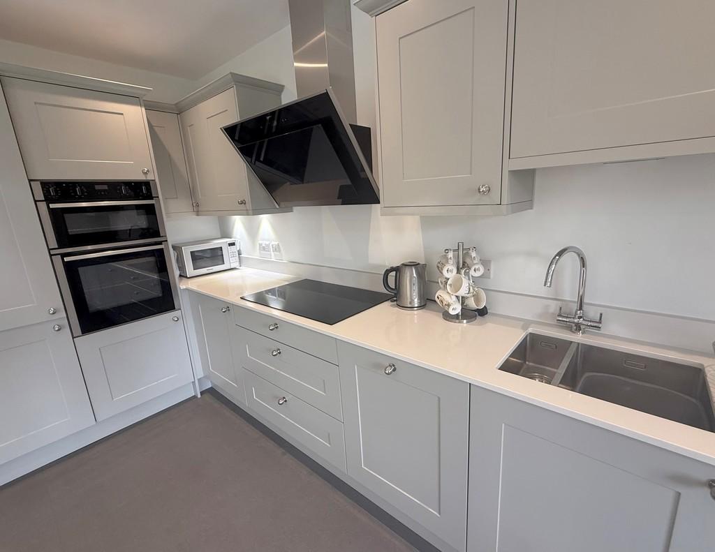 2 Harwood Apartments Kitchen2