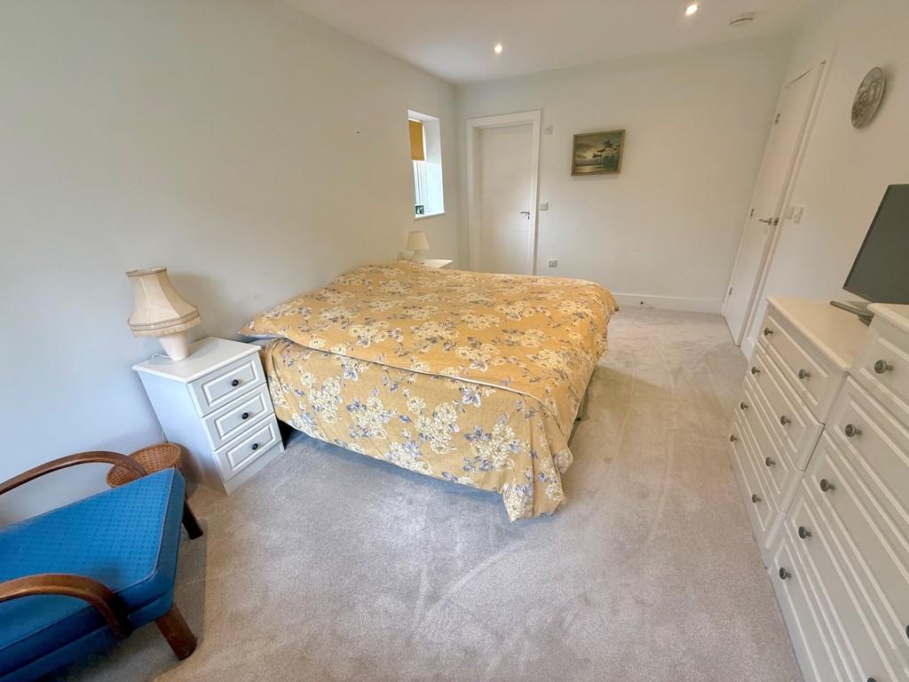 2 Harwood Apartments Bed1 1