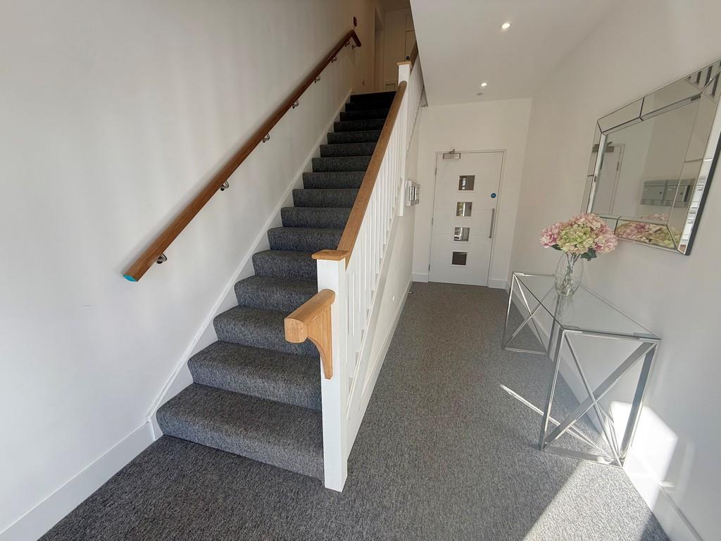2 Harwood Apartments Comm Hall