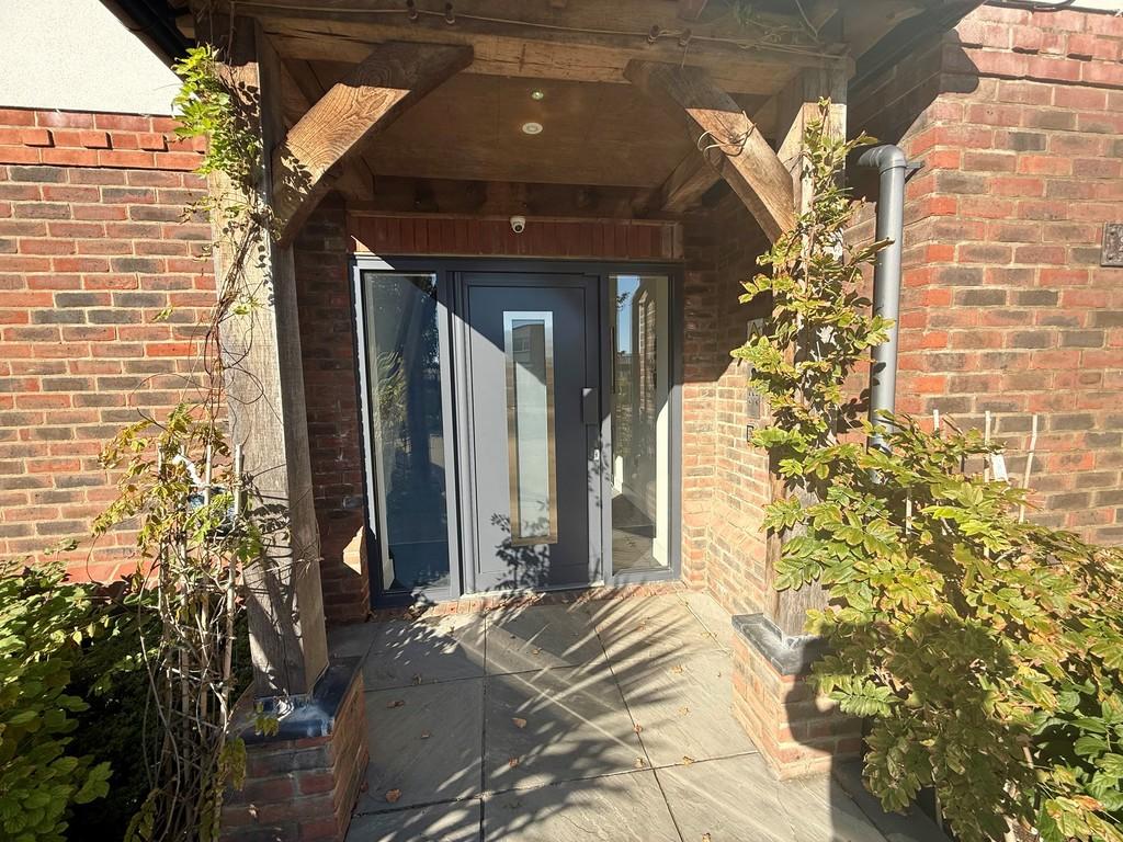 2 Harwood Apartments Porch