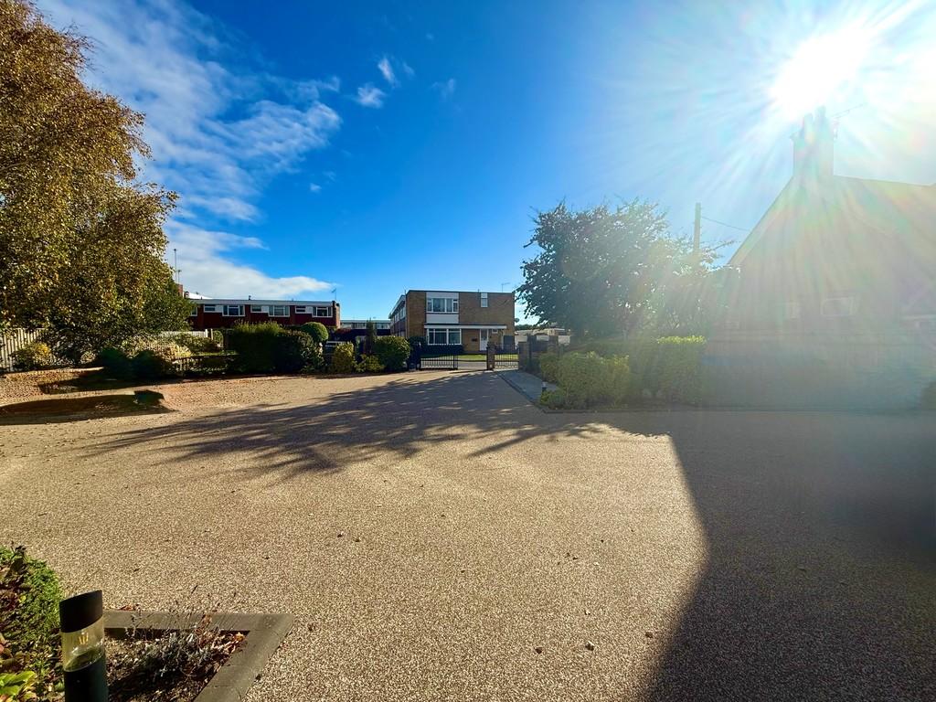 2 Harwood Apartments Parking