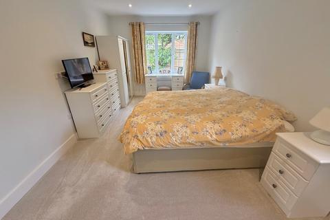 2 bedroom apartment for sale, Woodlands Avenue, Rustington