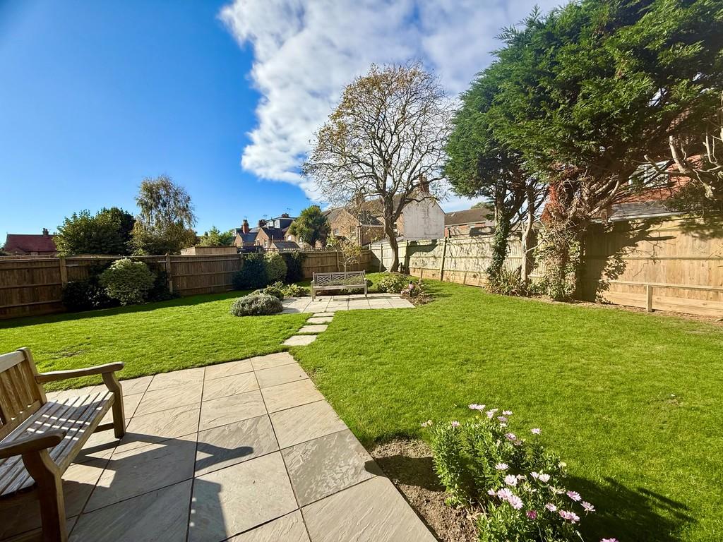 2 Harwood Apartments Garden View