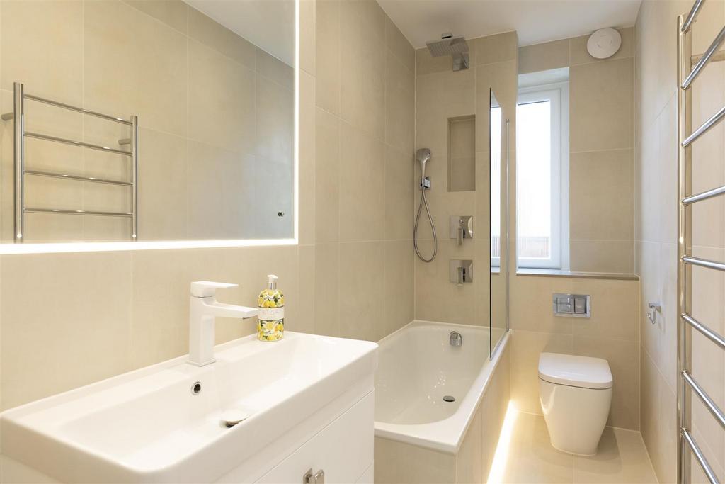 BATHROOM flat h rectory chambers.jpeg