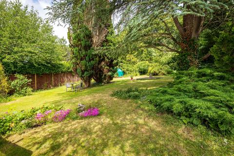 undefined, Levylsdene, Guildford, Surrey, GU1