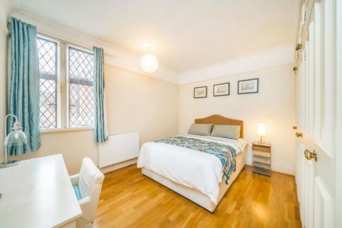 2 bedroom flat to rent, Church Close, London W8