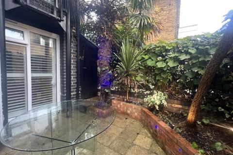 Studio to rent, The Maltings, Staines TW18