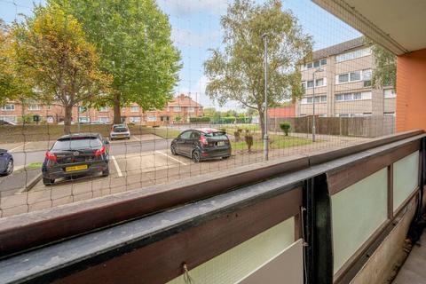 1 bedroom maisonette for sale, Frensham Court, Phipps Bridge Road, Mitcham, CR4