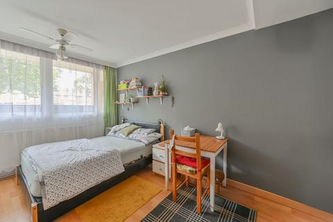 Frensham Court, Phipps Bridge Road, Mitcham, CR4