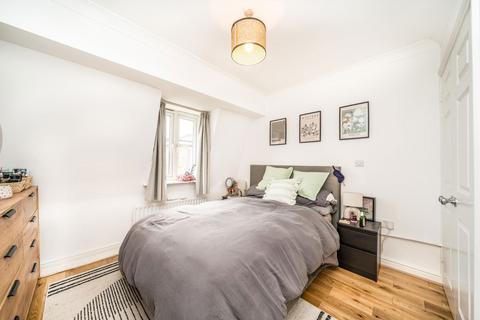 undefined, Elizabeth Gardens, Old Isleworth TW7