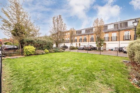 undefined, Elizabeth Gardens, Old Isleworth TW7