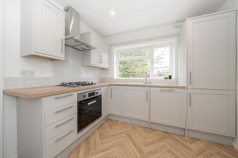3 bedroom detached house to rent, York Gardens, Walton-On-Thames KT12
