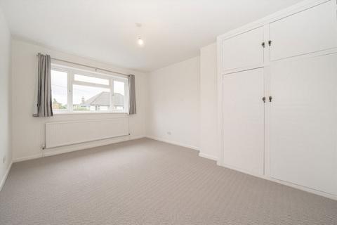 3 bedroom detached house to rent, York Gardens, Walton-On-Thames KT12