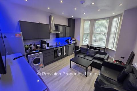 4 bedroom flat to rent, Victoria Road, Hyde Park LS6