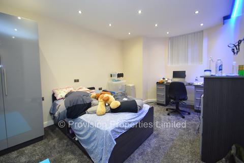 4 bedroom flat to rent, Victoria Road, Hyde Park LS6