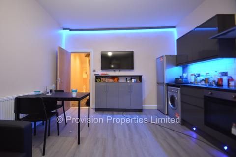 4 bedroom flat to rent, Victoria Road, Hyde Park LS6