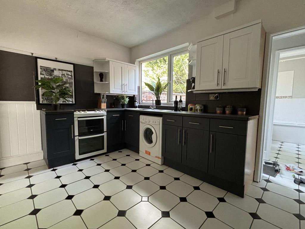6 - Kitchen.jpeg