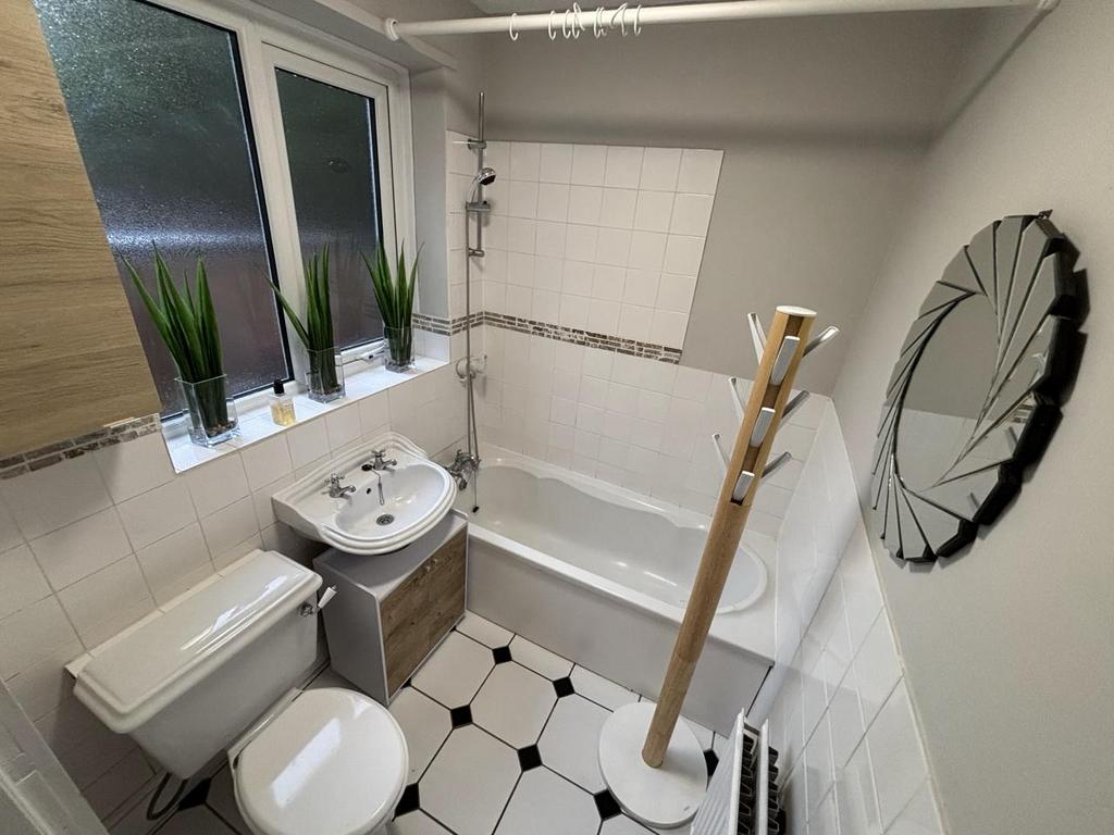 7 - Ground Floor Bathroom.jpeg