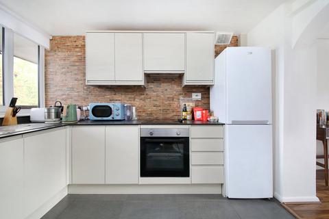 2 bedroom maisonette for sale, Sunbury Lane, London