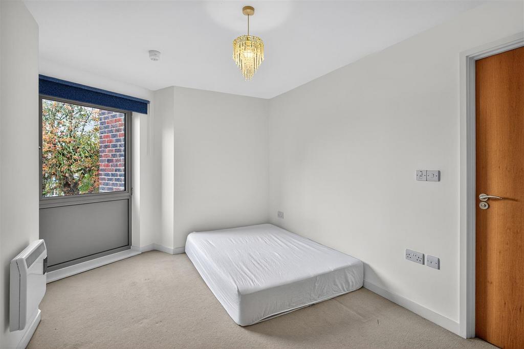 Bedroom 1.jpg
