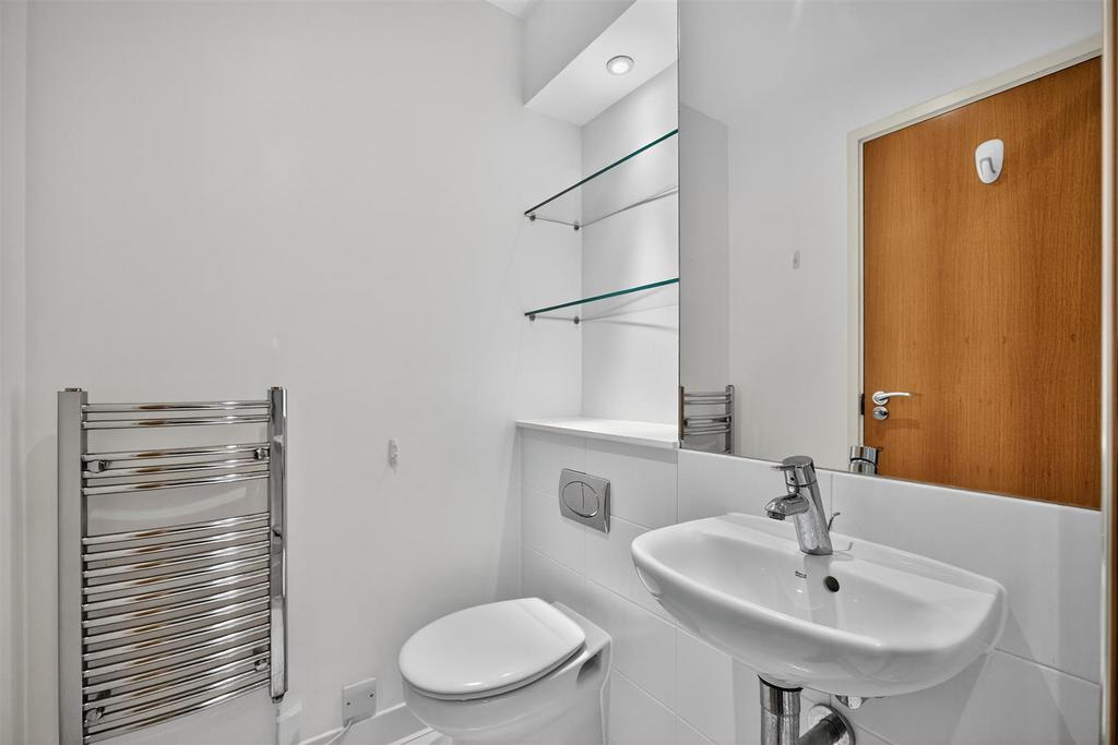 En-Suite Sink.jpg