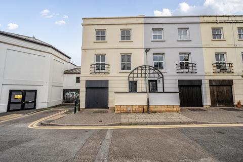 2 bedroom end of terrace house for sale, Grosvenor Place South, Gloucestershire GL52