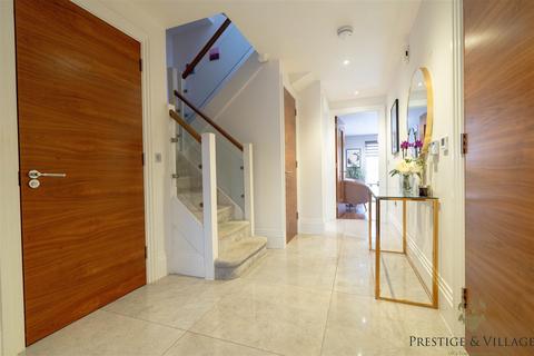 5 bedroom detached house for sale, Red Road,, Borehamwood