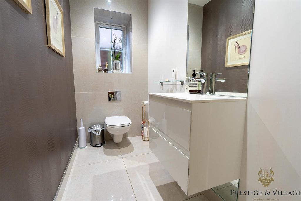 Cloakroom / WC
