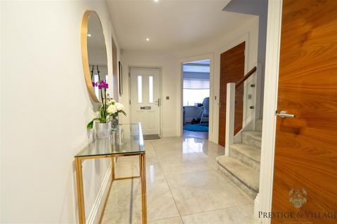 5 bedroom detached house for sale, Red Road,, Borehamwood