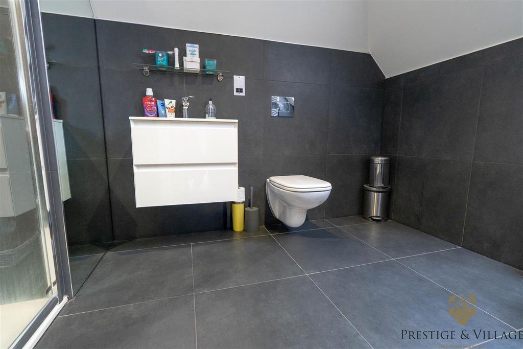 Ensuite (Bedroom 5)