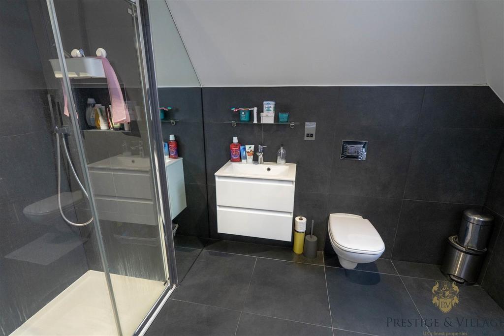 Ensuite (Bedroom 5)