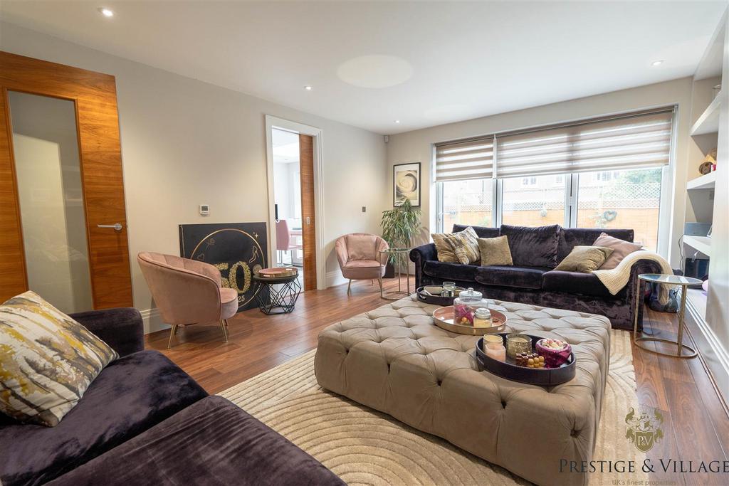 Lounge / Reception (rear)