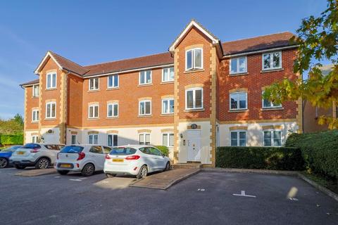 17 Drew Place, Caterham, CR3 5FE