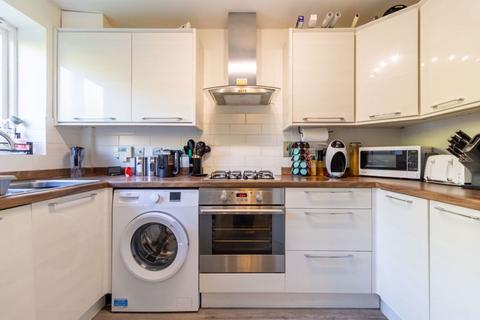 17 Drew Place, Caterham, CR3 5FE