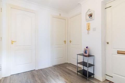 17 Drew Place, Caterham, CR3 5FE