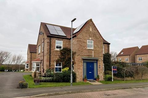 SAUNDERS CLOSE, CAISTOR