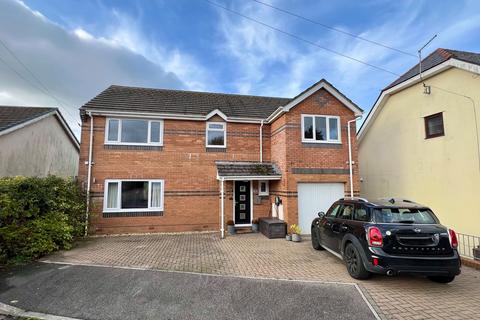 4 bedroom detached house for sale, Highland Court, Bryncethin, CF32