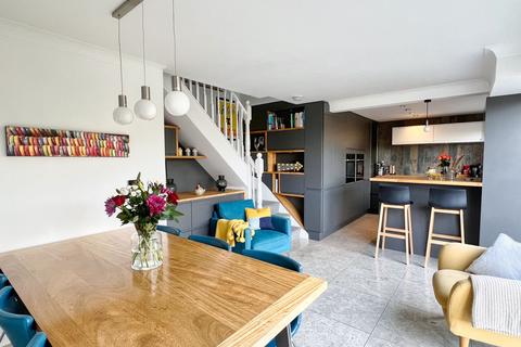 4 bedroom detached house for sale, Highland Court, Bryncethin, CF32