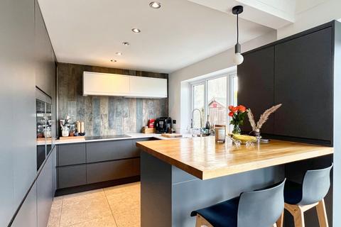 4 bedroom detached house for sale, Highland Court, Bryncethin, CF32