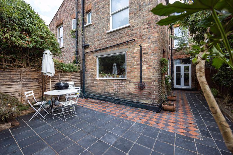 Garden to house